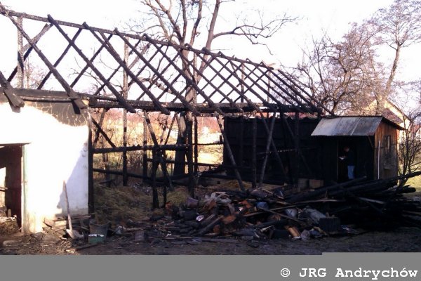 Zniszczona stodoła
